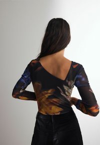 Next Body - blue absract print