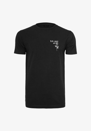 Sort bomulds-t-shirt med kortærmer, med hvid tekst "Life goes on" og et rosetegning på venstre bryst.