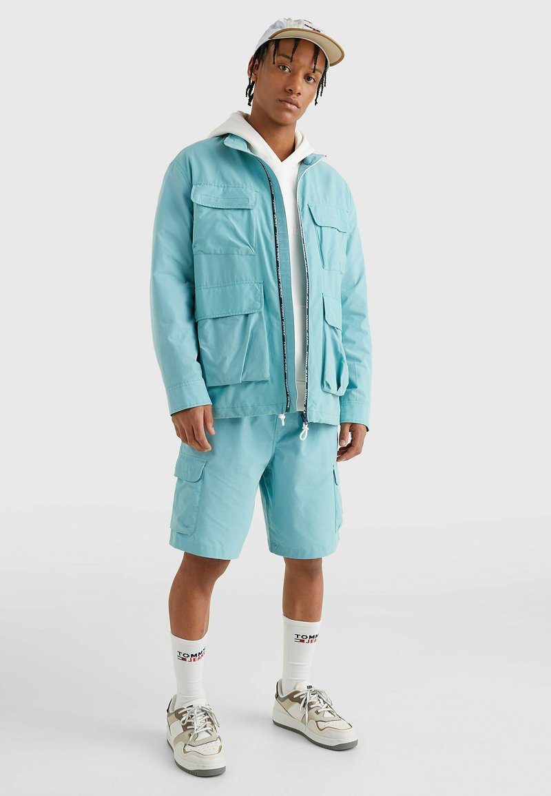 Tommy Jeans Lehká bunda - crest