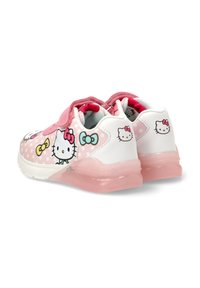 Zapatillas rosas y blancas con diseño de Hello Kitty, que presentan lunares y acentos de lazo. Suela translúcida rosa y cierre con tiras de velcro.