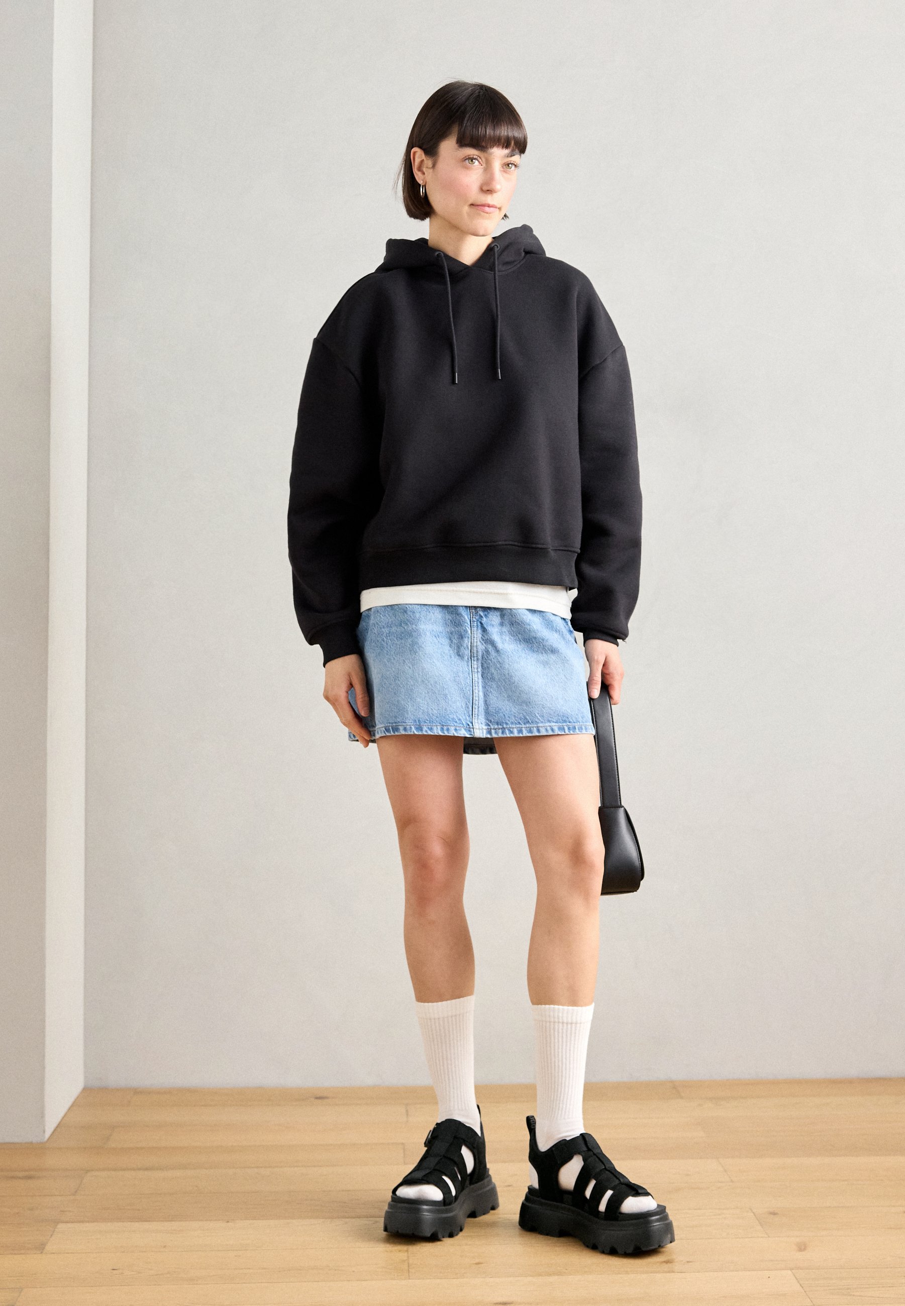 UGG CORA - Sandały na platformie/czarny - Zalando.pl