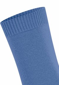 Maniche in tessuto lavorato a maglia blu con dettagli a coste, che mostrano texture e cuciture in primo piano.