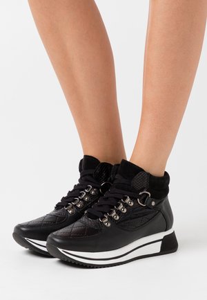 Mis Pepas Sneakers alte - black