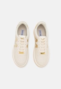 Steve Madden JUMPKICK - Sneakers low - gold