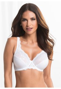 Reggiseno bianco in pizzo con coppe imbottite, dettagli in pizzo floreale e bretelle regolabili. Finitura liscia con un accento decorativo al centro.