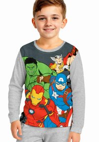 Maglietta a maniche lunghe grigia con grafiche vivaci di supereroi in verde, rosso e blu. Mostra personaggi come Iron Man, Hulk e Captain America.