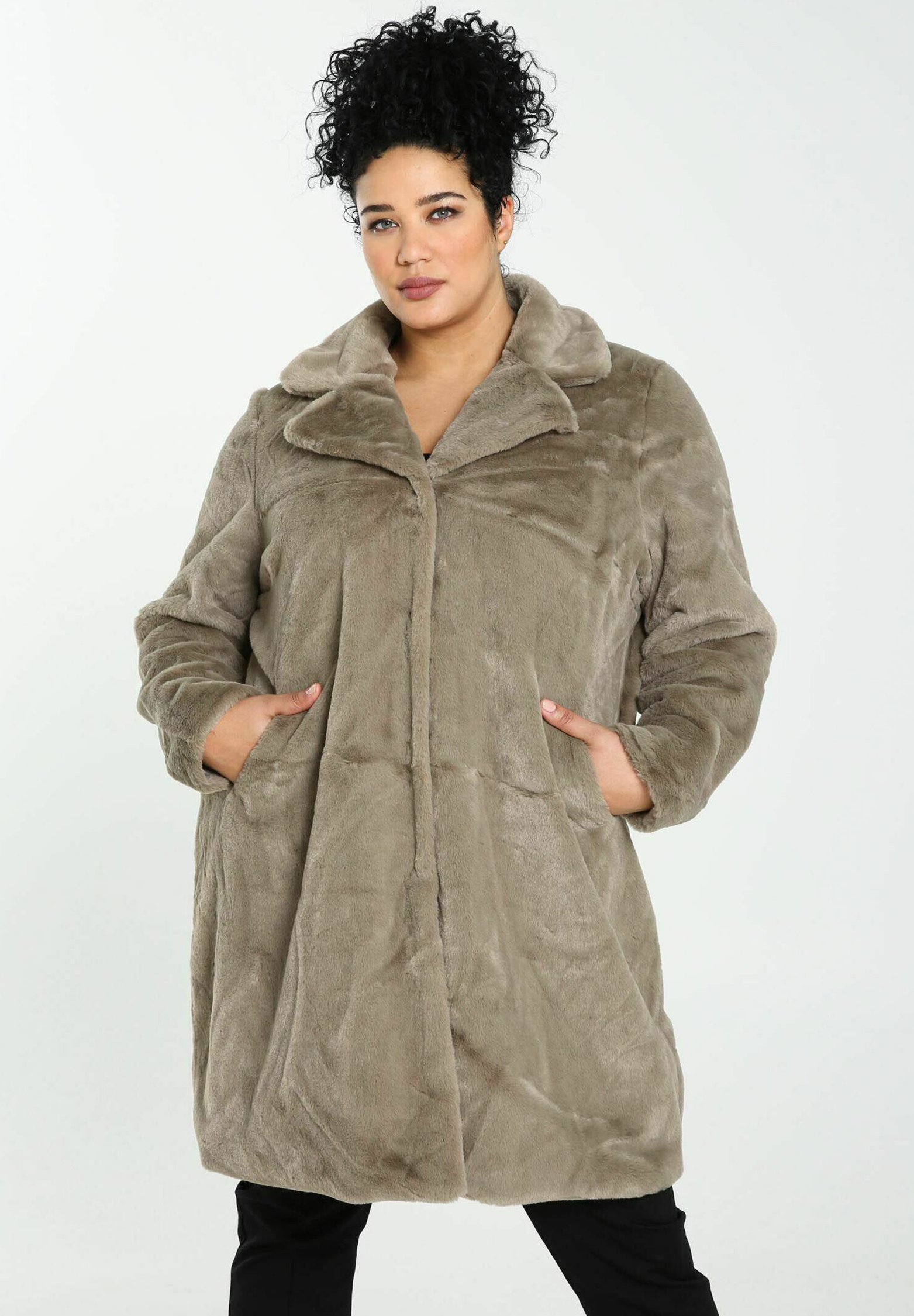 Abrigos de mujer en tallas grandes | Zalando