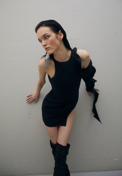 David Koma RUFFLE DETAIL ONE ARCH HEM CUTOUT MINI DRESS - Cocktail φόρεμα / Φόρεμα για πάρτι - black