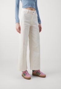 Pepe Jeans TANIA - Trapezaste traperice - white