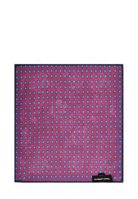 Jedwabna poszetka z powtarzającym się wzorem niebieskich okręgów na magentowym tle, wykończona ciemnym obszyciem. Wyróżniająca się metka na krawędzi.