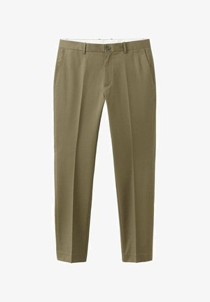 Pantalones chinos ajustados de color verde oliva con trabillas para cinturón, cierre frontal de botón y cremallera, y bolsillos laterales, mostrados planos sobre un fondo blanco.