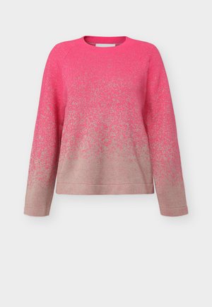 Langermet genser med rund hals og strikkemønster i gradient fra rosa til beige, løs passform og ribbestrikkede mansjetter og kant.