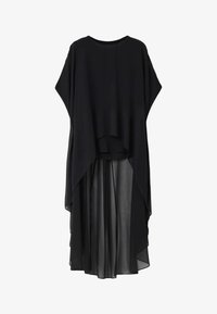 Vestido negro fluido con diseño en capas, que presenta un top de manga corta y una falda larga y transparente. Tela suave con textura lisa.