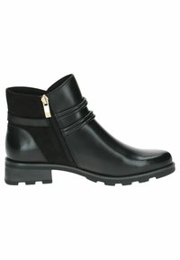 Botines negros hasta el tobillo hechos de materiales suaves y de ante sintético. Cuentan con un cierre lateral, detalles acanalados y una suela texturizada y resistente.