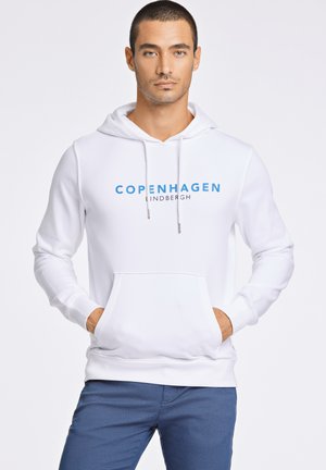 Hvid hættejakke med blå "COPENHAGEN" tekst. Har en frontlomme og snøre til hætten. Stoffet ser glat og blødt ud.