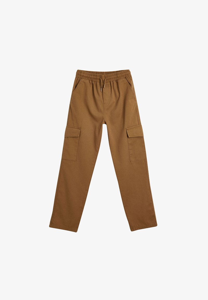 Brune cargo-bukser lavet af bomuld, med en elastisk talje, to sidelommer og to cargo-lommer på benene.