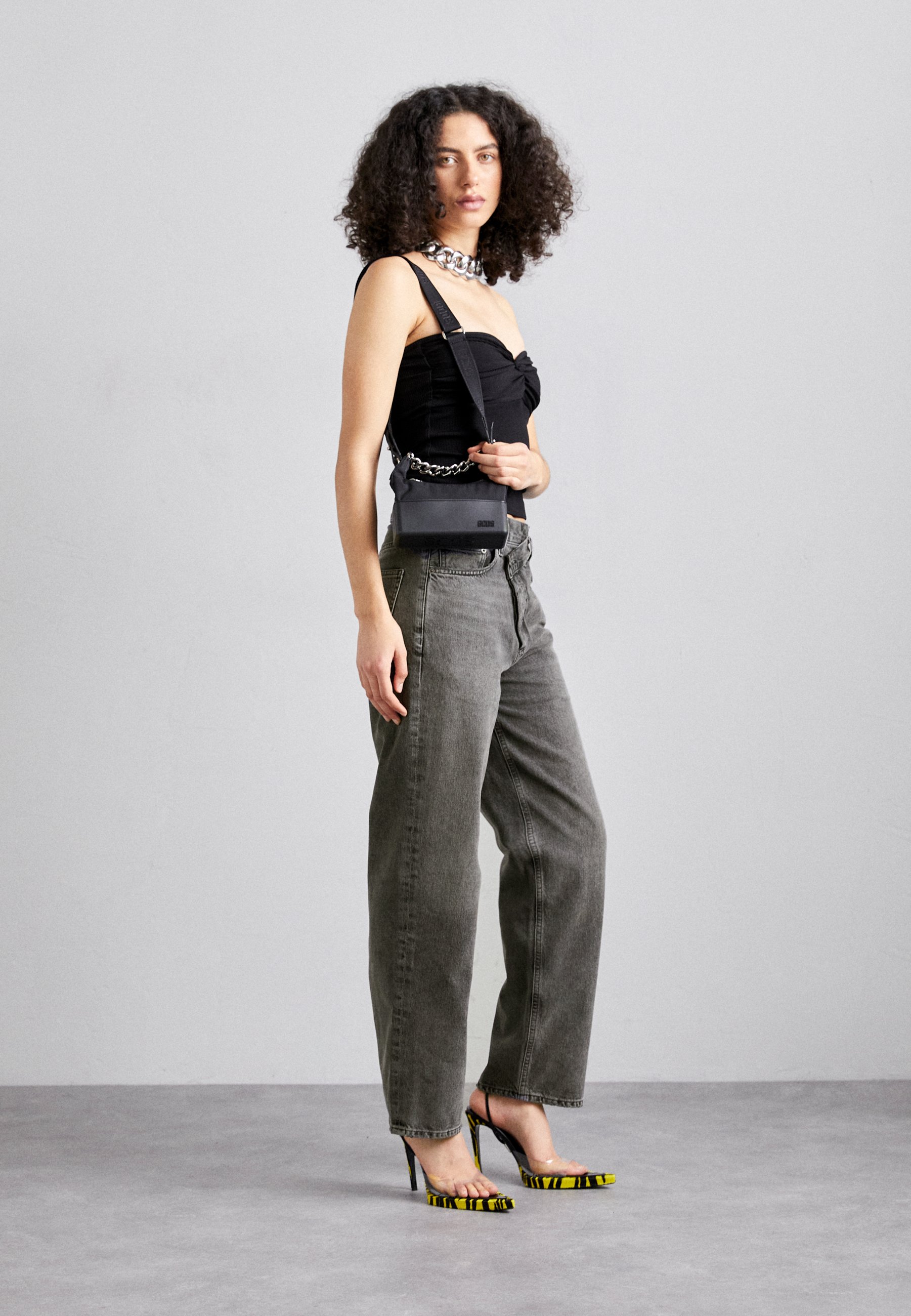 パンツ AGOLDE Chris Cross Denim Pants Black A097C1157SHMBL A097C115 Criss Cross Straight Jean | Aritzia US