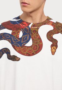 Just Cavalli FULL SNAKE - T-shirts med print - white