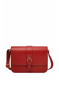 Sac en bandoulière en cuir rouge avec fermeture à boucle dorée et bandoulière réglable, présentant une couture détaillée le long des bords.