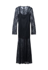 Robe noire en dentelle avec manches longues, corsage ajusté et jupe évasée. Superposition de dentelle texturée avec un design superposé et des éléments transparents.