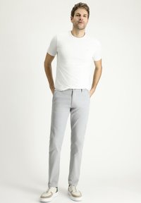 Unselected, light grey