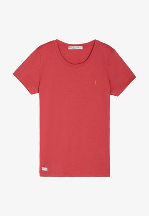 Czerwona bawełniana koszulka z okrągłym dekoltem, krótkimi rękawami oraz małym haftowanym złotym logo na lewej piersi. Zawiera metkę marki u dołu.