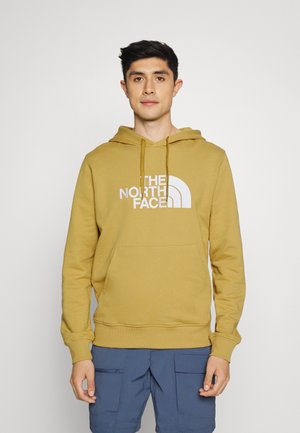Moleton amarelo com um bolso frontal, capuz com cordão e texto de logotipo branco no peito. O tecido parece suave com uma textura lisa.