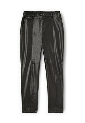 Pantaloni in ecopelle nera con una texture liscia, taglio slim, tasche frontali e chiusura con bottone. Presentano dettagli con cuciture verticali per un tocco di stile in più.