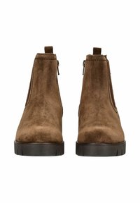Bottines en daim marron avec une texture lisse, fermetures éclair latérales et tirants à l'arrière. Semelles en caoutchouc plates avec un motif de semelle horizontal.