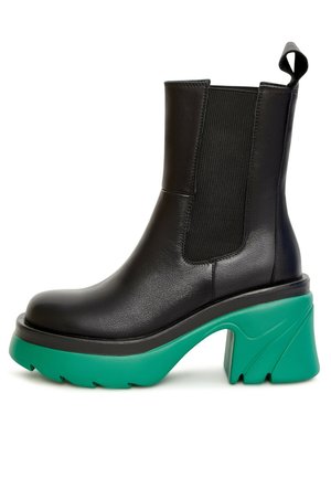 Platform ankle boots - black