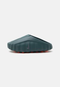 Δεν επιλέχθηκε, mineral slate/metallic platinum-coloured/light pumice/hyper crimson