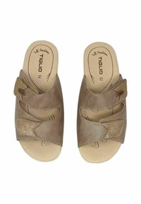 Sandali scivolosi marroni con design a cinghia incrociata, dettagli testurizzati, soletta anatomica morbida e suola in gomma. Chiusure laterali regolabili.