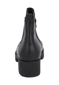 Czarny skórzany botek za kostkę o gładkiej fakturze, zaokrąglonym nosku i niskim obcasie typu bloczek. Posiada boczny zamek oraz subtelne przeszycia.