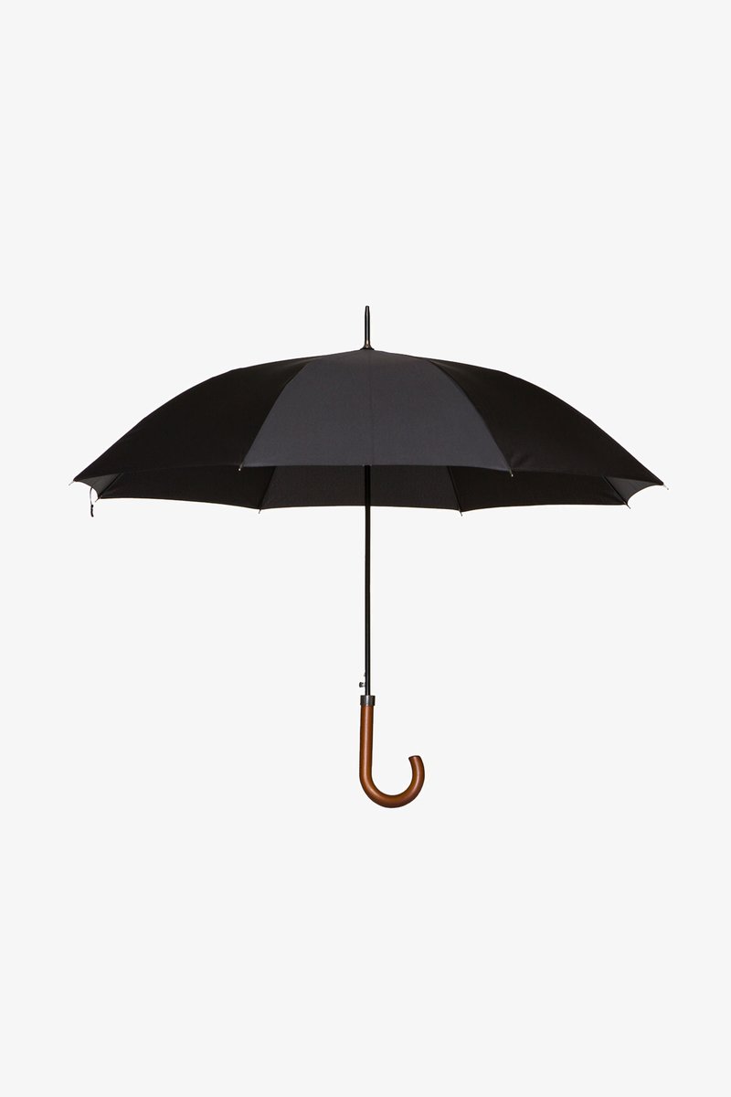 Czarny parasol z zakrzywioną drewnianą rączką, metalowym stelażem i gładkim materiałowym daszkiem. Klasyczny design z ośmioma panelami.