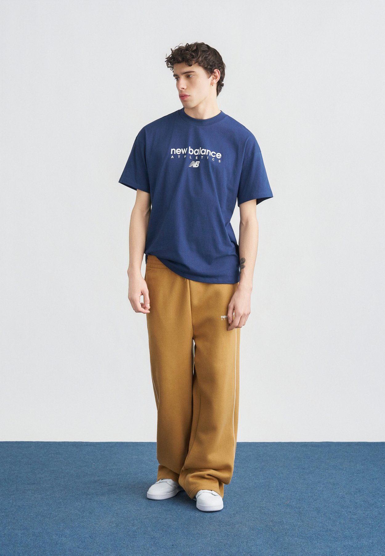 LINEAR GRAPHIC PANT