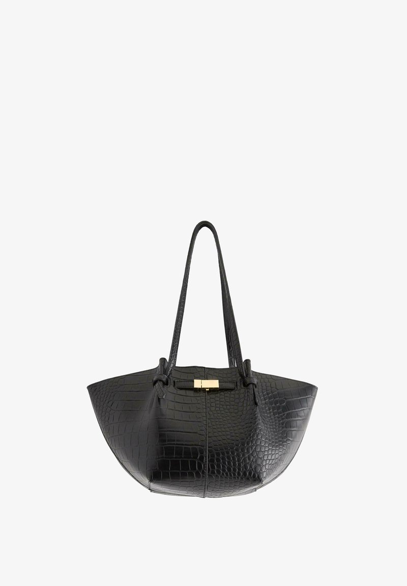 Borsa a tracolla in pelle nera effetto coccodrillo con forma allungata, due tracolle e una piccola chiusura in oro satinato al centro superiore.