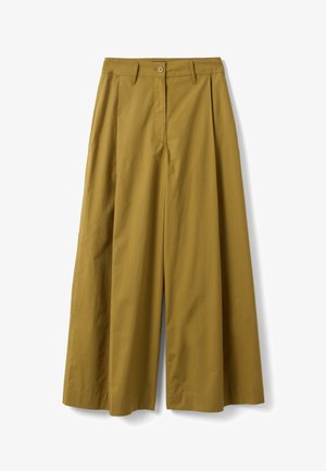 Pantalones cropped de tiro alto y pierna ancha en color mostaza con trabillas para cinturón, cierre frontal con botón y cremallera.