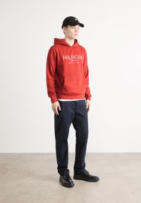 Tommy Hilfiger HOODY - Felpa - dark magma