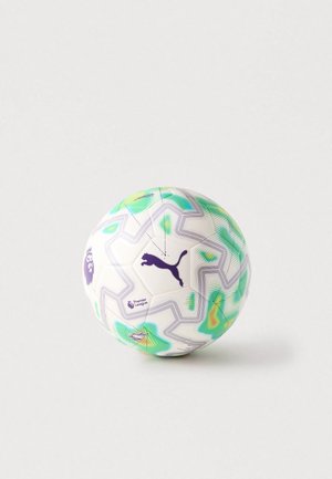 Piłka nożna Puma o gładkiej powierzchni, biała z zielonymi i fioletowymi zygzakowatymi wzorami, wytłoczonym logo Premier League i teksturowanymi panelami.
