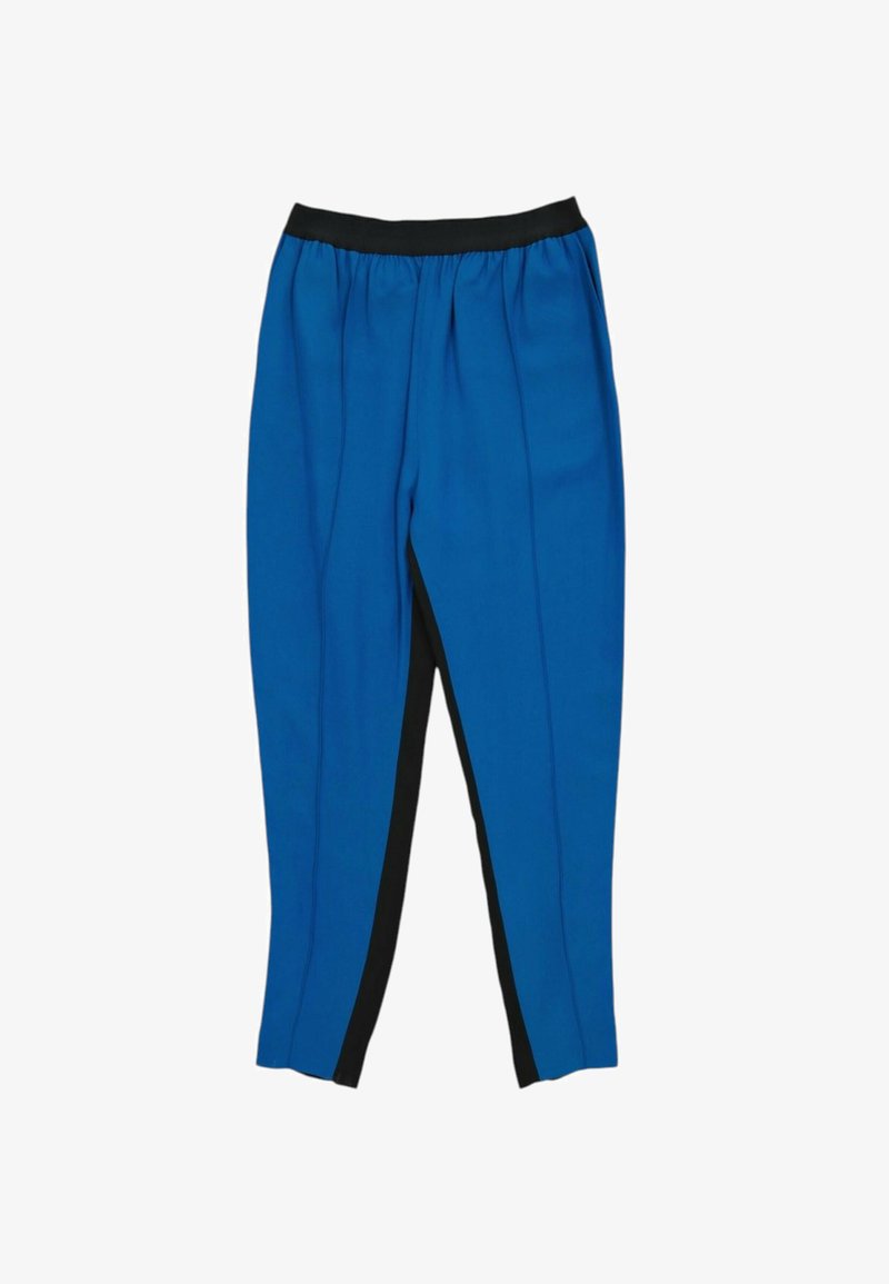 Pantalon bleu fuselé avec ceinture élastique noire et bandes latérales intérieures noires, conçu pour un usage décontracté.