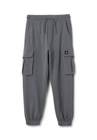 Pantalones deportivos grises hechos de una tela suave, con una cintura elástica, cordón ajustable y varios bolsillos tipo cargo en los laterales.
