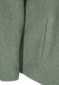 Grön fleecejacka med en texturerad, mjuk yta. Har rak skärning, platta sömmar och en sidoficka för extra funktionalitet.