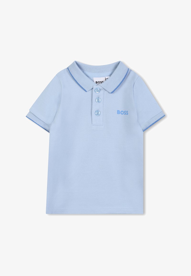 Polo bleu clair en tissu texturé, avec un col à deux boutons, des manches courtes et des accents de col contrastés. Logo BOSS imprimé.