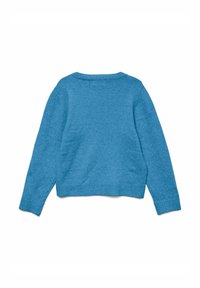 Blå stickad tröja, rund halsringning, långa ärmar, ribbade muddar och fåll, texturerat tyg. Bakifrån syns en minimalistisk design utan dekorationer.