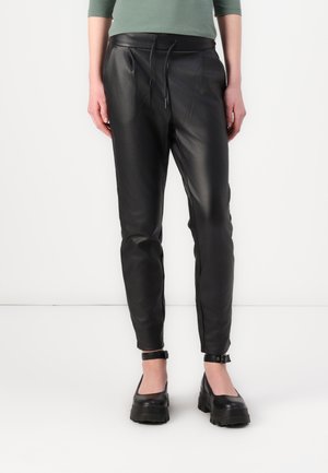VMEVA LOOSE STRING COATED - Broek - black