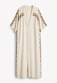 Longue robe beige avec boutons à l'avant et broderie géométrique marron sur les épaules, les manches et les côtés.
