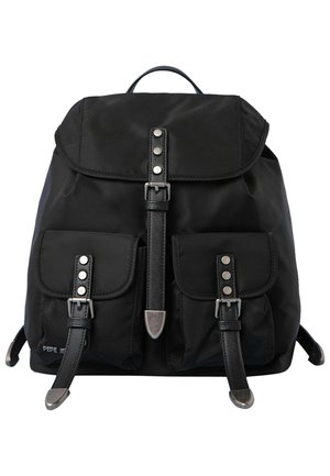 Musta nailonireppu, jossa on läppä, kaksi etutaskua, metalliosat ja koristeelliset hihnat. Varustettu yläkahvalla ja säädettävillä olkahihnoilla.