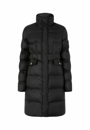 Cappotto imbottito lungo nero con collo alto, zip frontale, due tasche con pattina e bottoni dorati, e cuciture orizzontali trapuntate.