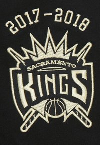 Mitchell & Ness VARSITY HALL OF FAME VINCE CARTER - Sweatjacke - black
