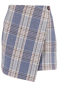 Jupe portefeuille à carreaux bleus et blancs avec des rayures marron et noires et un seul bouton marron sur la ceinture.